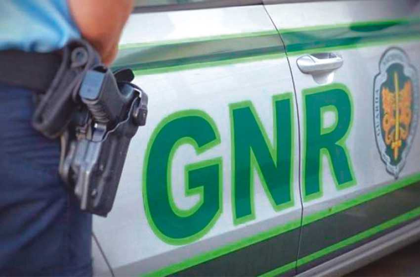  Distrito: Homem detido por posse ilegal de arma